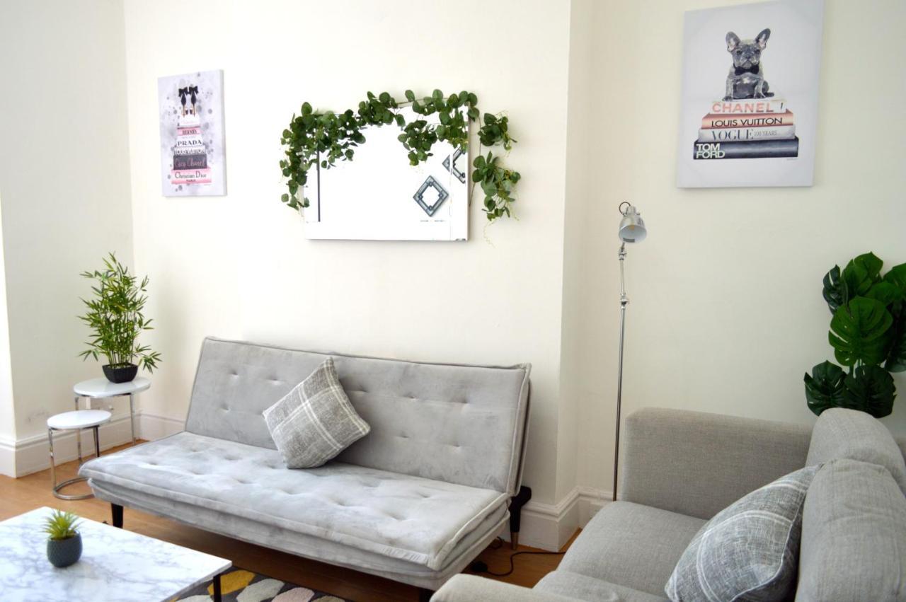 Beautiful Two-Bed Apartment With Driveway Parking Nottingham Exterior foto